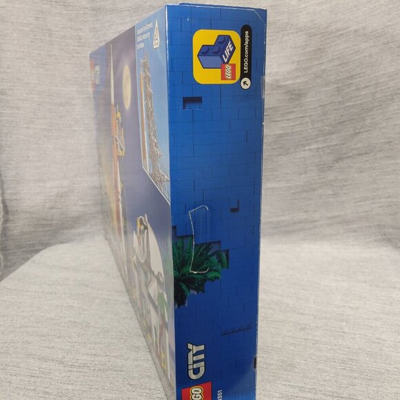 LEGO City Rocket Launch Center Building Toy Set 60351 - Picture 5 of 11